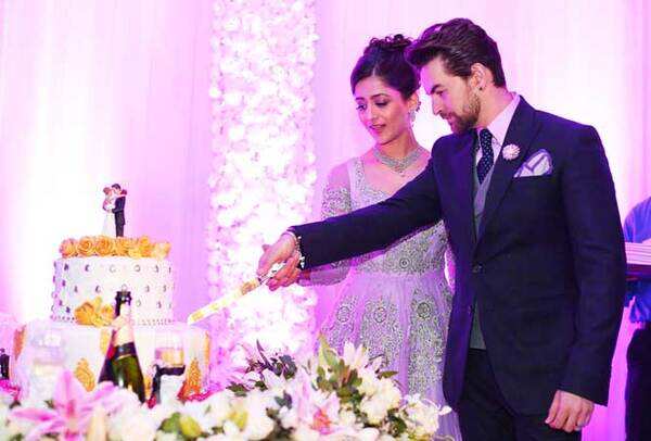 Neil and Rukmini cutting the cake