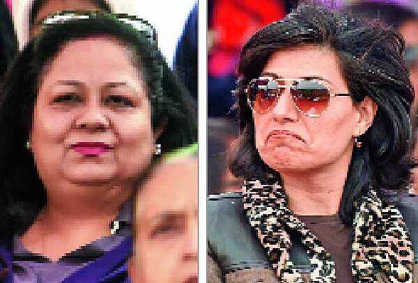 (L-R) Geeta Pathak and Anjum Chopra (BCCL)