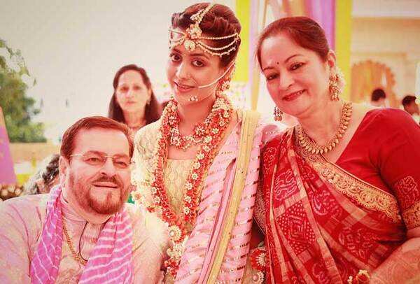Nitin-Mukesh-+-RukminI-Sahay-+-Nishi-Mukesh
