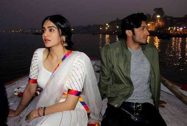 The-actors-during-the-boat-ride-(1)