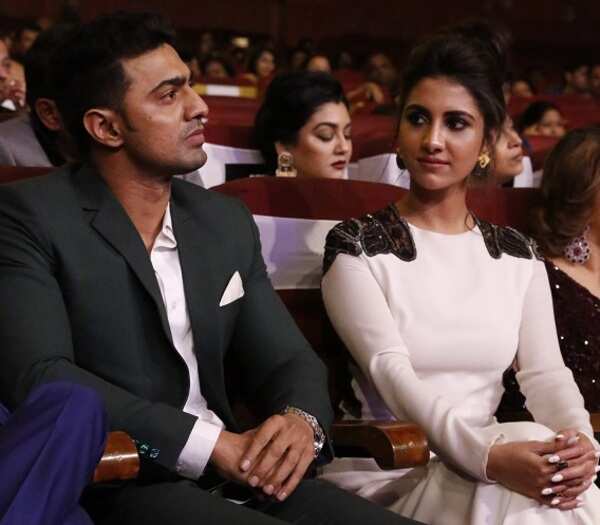 Dev and Rukmini were inseparable at the Filmfare Awards | Bengali Movie ...