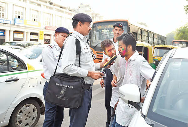 Breathalyzers can’t detect bhaang, but our experience can, say Delhi’s traffic cops (BCCL)