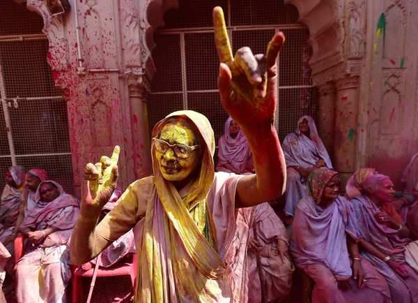 Holi: Colours of freedom: Vrindavan widows play Holi | India News - Times  of India