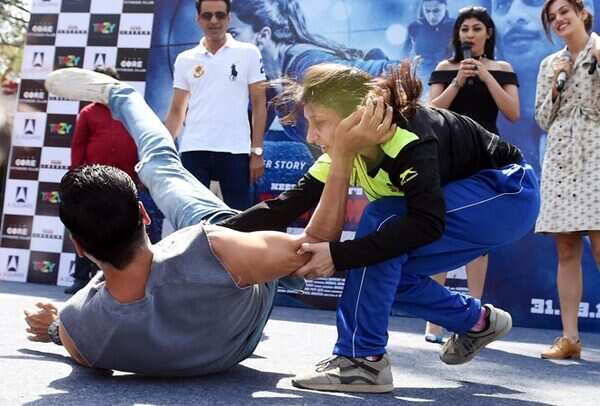 (Top and above) Judoka Chhavi Attri from Gargi College was asked to come on stage. When Akshay tried to grab her from behind, she pins him down to the ground (BCCL)