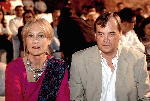 (R) Dominic Asquith, the British High Commissioner, with wife Louise (BCCL)
