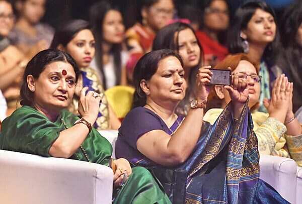 Nizami Brothers: Nizami Brothers work their charm on DU students at KNC ...