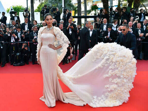 Sonam Kapoor 2016 cannes
