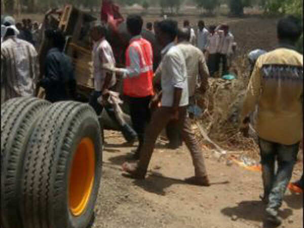 11 killed, 12 injured as tractor trolley overturns in MP's Neemuch ...