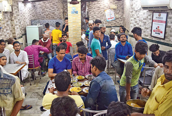 The Mubeen’s restaurant in Chowk (BCCL/ Farhan Ahmad Siddiqui)