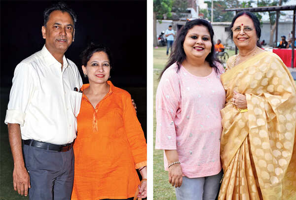 ​(L) Atul and Anupama Jain ​(R) Meenakshi Jain and Usha Jain ​(BCCL/ Vishnu Jaiswal)​