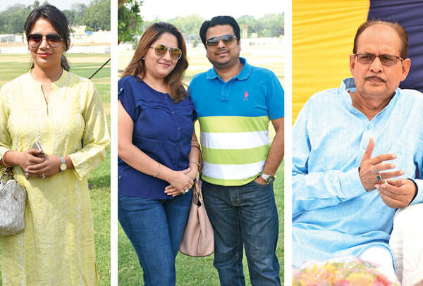 (L-R) Aditi Rastogi, Vandita & Ashish Agarwal and Suresh Awasthi (BCCL/ Vishnu Jaiswal)