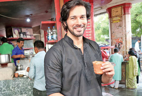 After offering prayers at Dewa Sharif dargah on Sunday morning, Rajniesh went to Sharma tea stall to have the kulladh waali chai (BCCL/ Aditya Yadav)