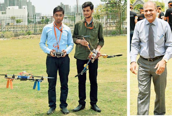 (L-R) Mohd Faiz, Vidush Pandey and Dr Rajendra Kumar Yadav (BCCL/Farhan Ahmed Siddiqui)