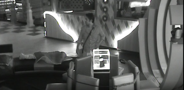 BB Shakthi stealing diamond