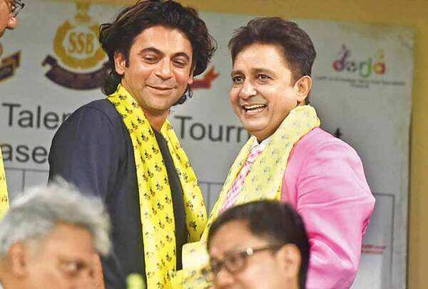 A FUNNY MOMENT: Sunil Grover and Sukhwinder (BCCL)