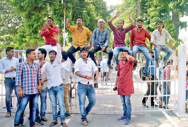 Students protesting at Lucknow University disrupted classes and locked the gates of the university (BCCL/ Farhan Ahmed Siddiqui)