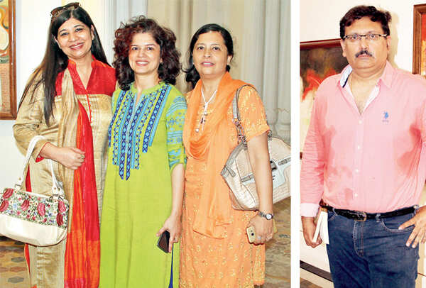 (L-R) Shikha, Namita and Vinita and Amresh Mishra (BCCL/ Aditya Yadav)