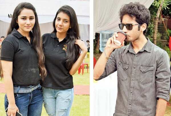 (L) Priya and Moniza (R) Yashab Abbas (BCCL/ Farhan Ahmad Siddiqui)