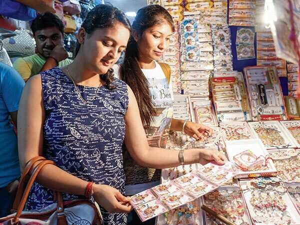 Doon-Girls-checking-out-Rakhis