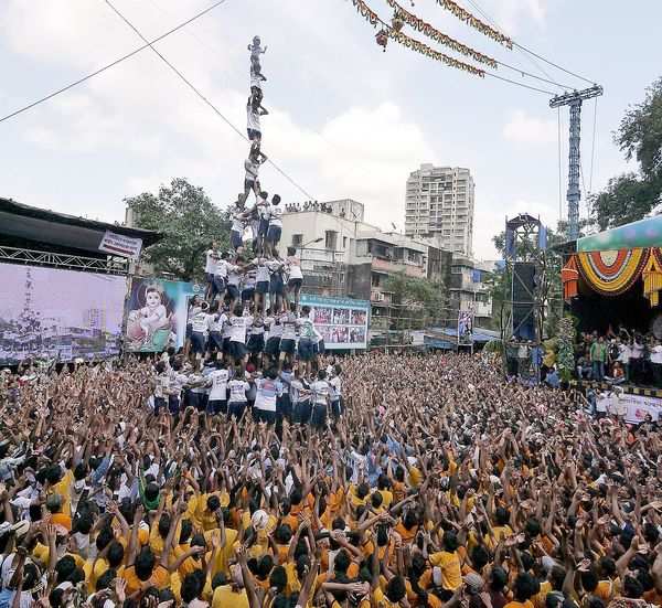 Hutatma Babu Genu Mandal: This Dahi Handi, mandals aim higher | Pune ...