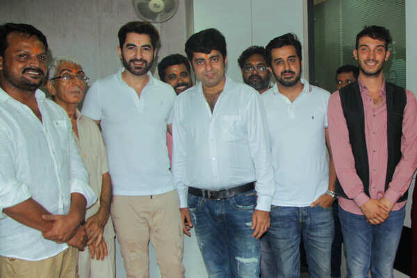 Ashok pati with Jeet and other cast and crew