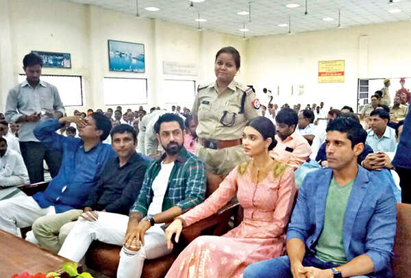 (L-R) Rajesh Sharma, Inaamul Haq, Gippy Grewal, Anjuli Varma (standing), Diana Penty and Farhan Akhtar (BCCL)