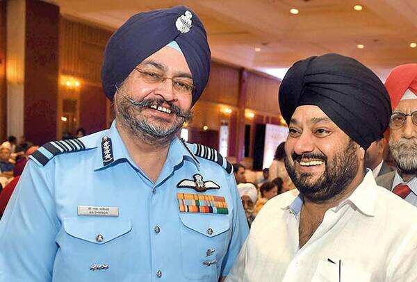 Air-Chief-marshall-B-S-Dhanoa-with-R-S-Jaura