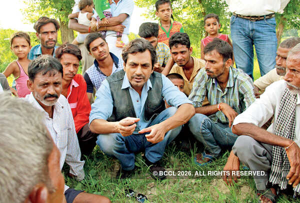 SOME SERIOUS talks: Nawaz interacting with the farmers of Raja Khera village in Lucknow (BCCL/ Aditya Yadav)