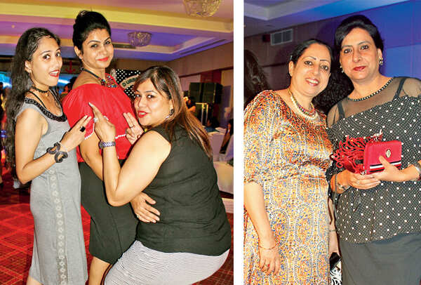 Muskan, Ruby and Manisha (R) and Anita and Pooja (BCCL/ Arvind Kumar)