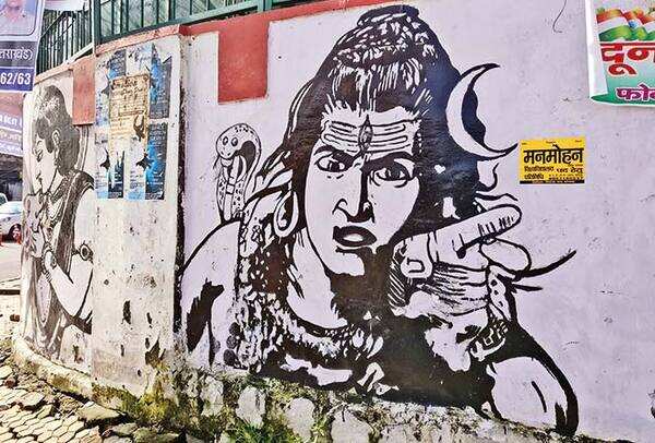 Election-Posters-on-Graffiti-(8)