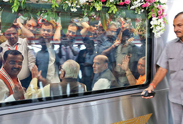 L-R: Keshav Prasad Maurya, Ram Naik, Rajnath Singh and Yogi Adityanath take a ride on the Lucknow Metro (BCCL/ Farhan Ahmad Siddiqui, Aditya Yadav and Vishnu Jaiswal)