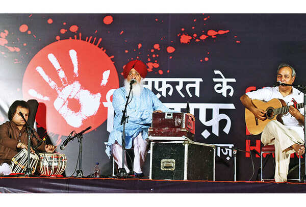 Chaar-Yaar,-a-Delhi-based-music-group-SAM_5984