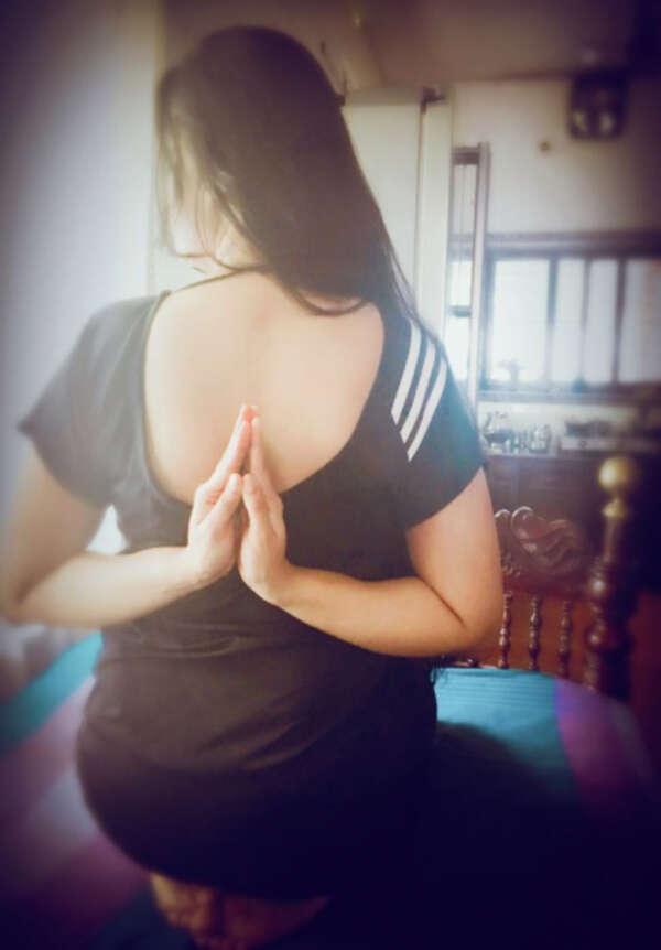 Samyuktha-Varma-Yoga-Practicing-Photos-7-383x550