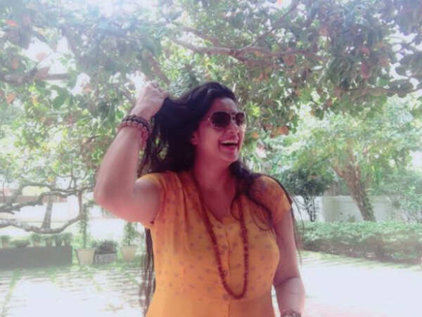 Samyuktha-Varma-Yoga-Practicing-Photos-4-550x413