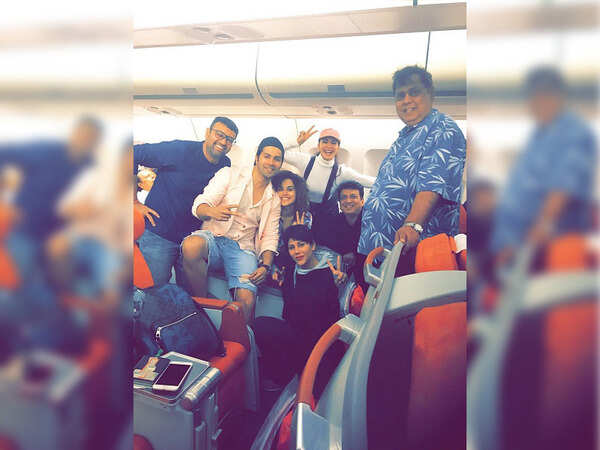 Varun Dhawan and team wrap up the shoot of Judwaa 2 in style at Mauritius.