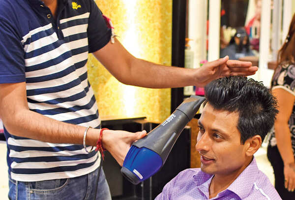 Indraneil Sengupta gets a makeover at a salon in Lucknow (BCCL/ Farhan Ahmad Siddiqui)