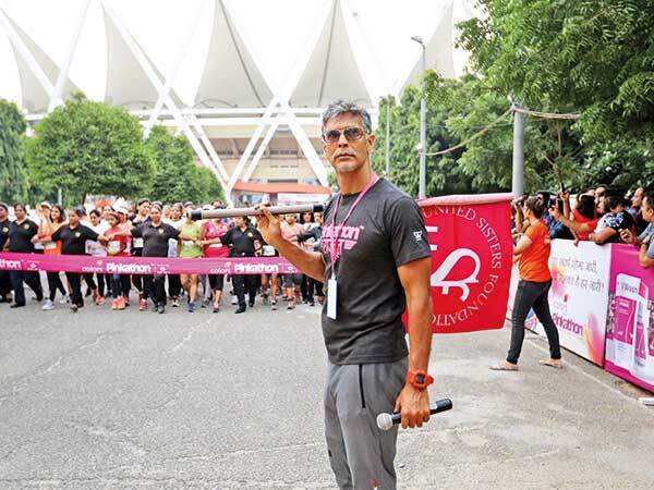 60-Milind-Soman-flagging-off-the-run1
