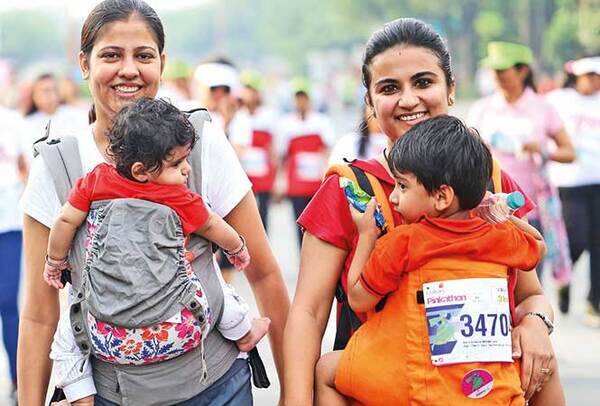 34-Babywearing-moms-walking-the-5k