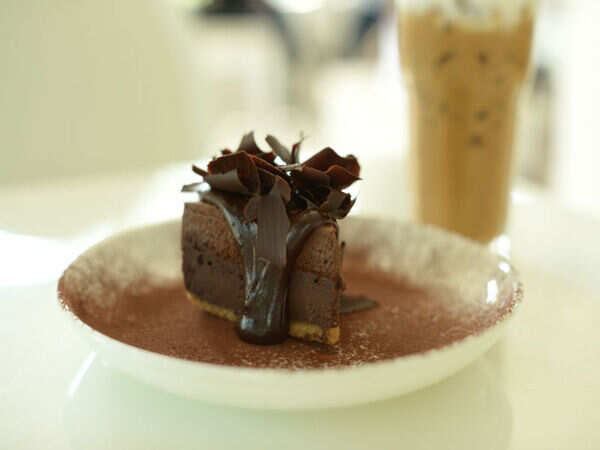 cake chocolate shutterstock_555576451