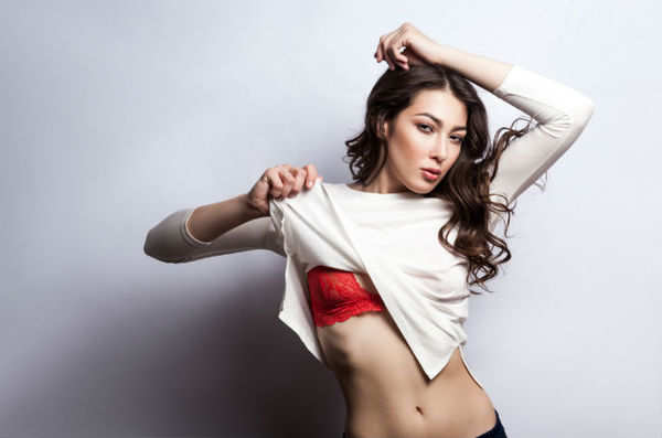 Wear Red Colour Bra Under a White Shirt, Know Why it Works Better Than a  Nude One!