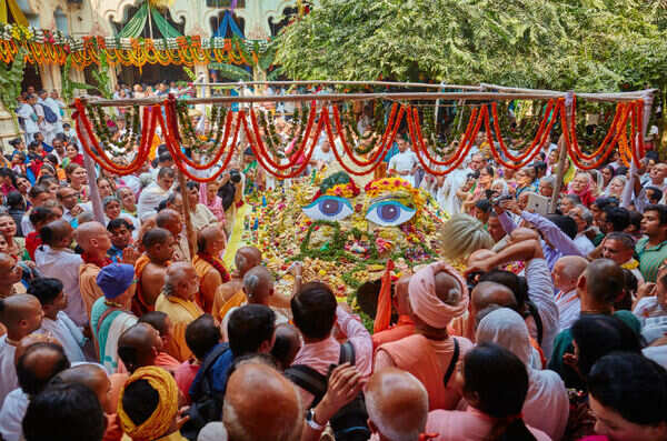 Govardhan Puja Vidhi 2018: How to do Govardhan Puja at home, basic rituals to perform