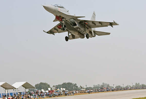 A fighter jet flying high during the flyby conducted by the IAF on the Lucknow-Agra Expressway (BCCL/ Farhan Ahmed Siddiqui)