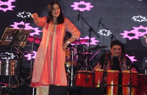Zeenat Aman (2)
