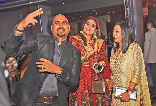 Samant Chauhan, Charu Parashar and Neelam Pratap Rudy share a laugh (BCCL)