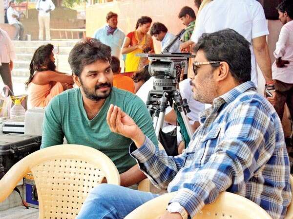Actor Jai (L) and director Sundar C discussing a scene (BCCL/ Arvind Kumar)