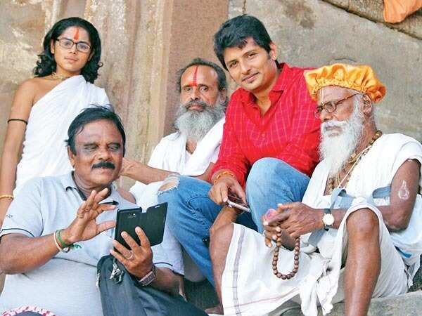 Actor Jiiva (in red shirt) shooting for a Tamil film in the city (BCCL/ Arvind Kumar)