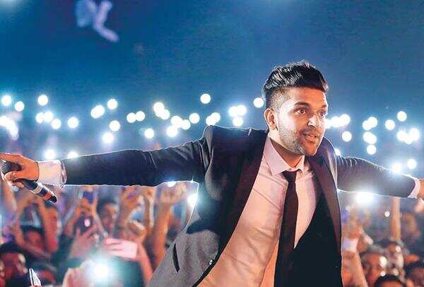 Guru-Randhawa-Amity-University-IMG_0960_resize