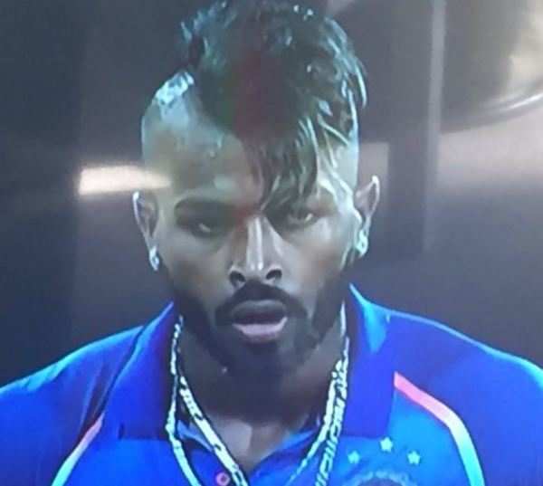 Hardik Pandya turns barber, gives MS Dhoni a 'special' hair-cut
