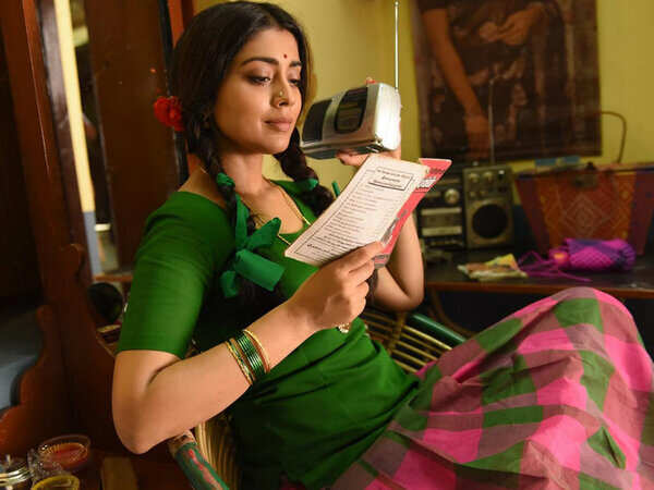 Shriya Saran images and wallpapers in a still from AAA