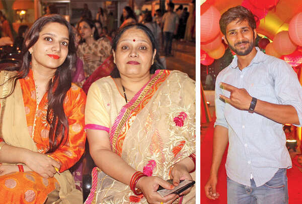 Mansi and Aapoorva (R) Himanshu (BCCL/ Arvind Kumar)